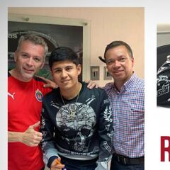 Javier Eduardo “Chofis” López renueva con Chivas