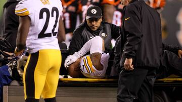 CINCINNATI, OH - DECEMBER 04: Ryan Shazier #50 of the Pittsburgh Steelers reacts as he is carted off the field after a injury against the Cincinnati Bengals during the first half at Paul Brown Stadium on December 4, 2017 in Cincinnati, Ohio.   John Grieshop/Getty Images/AFP
 == FOR NEWSPAPERS, INTERNET, TELCOS &amp; TELEVISION USE ONLY ==