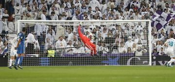 0-1. Keylor Navas en el primer gol de Luis Milla.