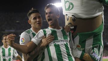 Fabi&aacute;n celebra un gol con el Betis.