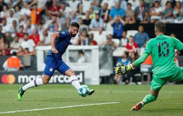 0-1. Olivier Giroud marcó el primer gol.