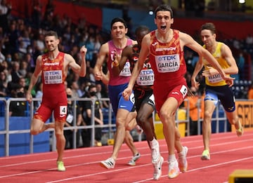 El atleta murciano realizó una prodigiosa carrera para llevarse el título en el 800 de Belgrado con 1:46.20. 