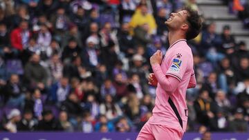 VALLADOLID, 05/03/2023.- El delantero del Espanyol Javi Puado se lamenta durante el partido de Liga de Primera Divisi¨®n ante el Valladolid, disputado en el estadio de Zorrilla. EFE/R. Garc¨ªa