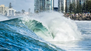 Amazing conditons on offer for finals day of the Quiksilver Pro and Roxy Pro Gold Coast at Kirra, QLD, Australia. Championship Tour (CT) de la World Surf League (WSL).