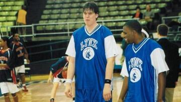 Su hermano Pau dio el salto a la NBA en 2003 y toda la familia Gasol se trasladó a Memphis. Durante sus años de instituto jugó en el Lausanne Collegiate Scholl, donde se convirtió en la gran estrella del equipo. En su segunda temporada, por ejemplo, promedió 27,5 puntos, 12,5 rebotes y 5,7 tapones, números que le abrieron las puertas de varias universidades. Pero Marc rechazó esas ofertas para volver a España y enrolarse en la disciplina del Barça.