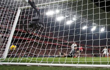 1-1. Kylian Mbappé dispara desde el borde del área, Julen Agirrezabala despeja pero el balón se queda muerto dentro del área y el centrocampista inglés aparece para anotar con la derecha.