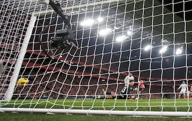 1-1. Kylian Mbappé dispara desde el borde del área, Julen Agirrezabala despeja pero el balón se queda muerto dentro del área y el centrocampista inglés aparece para anotar con la derecha.