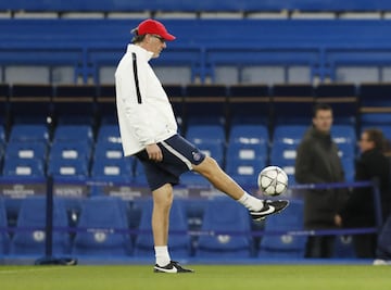 Actualmente no tiene equipo, tras dejar el PSG de la Ligue 1 francesa. 