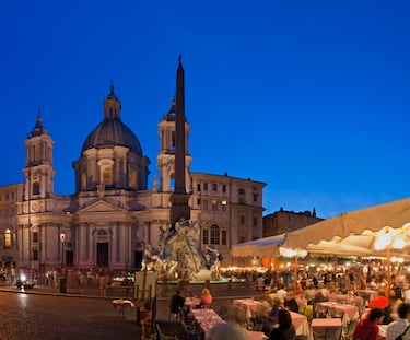 Comida: desde las 13:00 hasta las 14:30 horas | Cena: desde las 20:00 hasta las 21:00 horas. En la foto, la Piazza Navona en Roma. 

