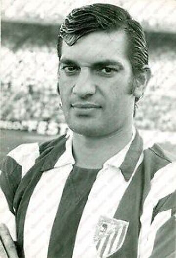 Llegó al Atlético de Madrid a los dieciséis años. Ganó tres Ligas (1965/66, 1969/70 y 1972/73) y dos Copas del Generalísimo (1965 y 1972).