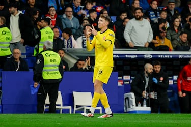 El delantero del Girona se está especializando en marcar goles de penalti. Aunque falló uno, su acierto le permitió al equipo ganara al Espanyol. 