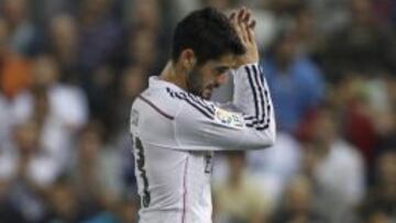 Cornellà, con casi 30.000 aficionados en las gradas, despidió a Isco con una sonora ovación. Una imagen que empieza a ser habitual en los campos.