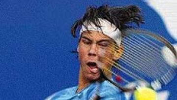 <b>LA DERECHA QUE VUELA.</B> Rafa Nadal es zurdo, pero esa es su derecha, llena de vuelo y agresividad.