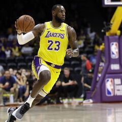 La primera salida de LeBron James vestido de 'laker'