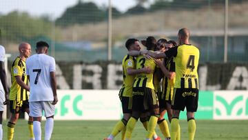Los jugadores del Zaragoza celebran un gol ante el Al Shabab.