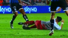 ¡El rival fue expulsado! Baeza recibió brutal plancha en México