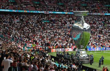 Ceremonia de clausura de la Eurocopa en el estadio de Wembley.