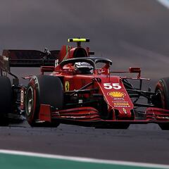 Podio de Sainz para desplumar a Leclerc y Norris en la tabla