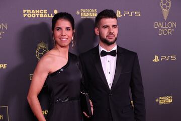 La futbolista española Alba María Redondo Ferrer  posa antes de la ceremonia de entrega del Balón de Oro de Fútbol de Francia 2023.