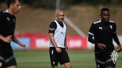 ABELARDO, EN UN ENTRENAMIENTO DEL SPORTING EN MAREO.