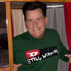 Charlie Sheen llevó a una escort a una cena familiar de Acción de Gracias