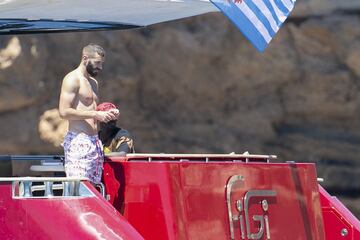 Benzema de vacaciones en Ibiza