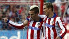 Antoine Griezmann y Fernando Torres, celebran un gol.