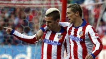 Antoine Griezmann y Fernando Torres, celebran un gol.