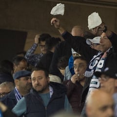 La Grada Canito se vacía y resuena el “Quique, vete ya”