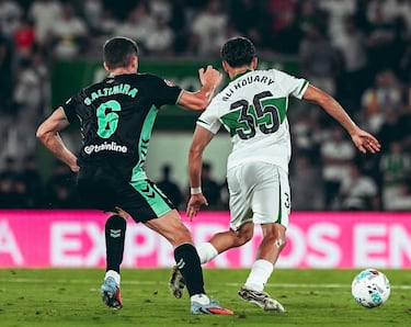 Racing y Elche avanzan en la cesión del mediapunta Ali Houary