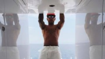 See you in Montreal. #TeamLH #PullUps #Stronger (Os veo en Montreal. M&aacute;s fuerte), escribi&oacute; Hamilton en su perfil de &#039;Facebook&#039;.