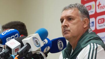 El estratega de la Selección Mexicana señaló que habló con el zaguero de Rayados y negó que esté castigado por actos de indisciplina.