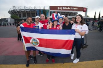 Varios aficionados de Costa Rica se dieron cita al Coloso de Santa Úrsula para presenciar el duelo eliminatorio entre el tricolor y los ticos.