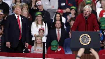 Bob Knight, otra leyenda del deporte que apoya a Donald Trump