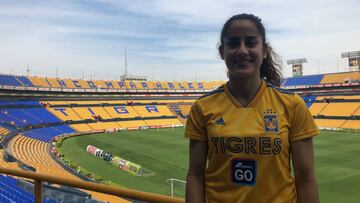 &iexcl;Natalia G&oacute;mez Junco se forj&oacute; entre ni&ntilde;os y les met&iacute;a gol!