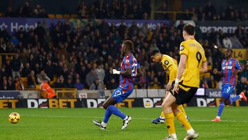 Soccer Football - Premier League - Wolverhampton Wanderers v Crystal Palace - Molineux Stadium, Wolverhampton, Britain - November 2, 2024 Wolverhampton Wanderers' Joao Gomes scores their second goal Action Images via Reuters/Jason Cairnduff EDITORIAL USE ONLY. NO USE WITH UNAUTHORIZED AUDIO, VIDEO, DATA, FIXTURE LISTS, CLUB/LEAGUE LOGOS OR 'LIVE' SERVICES. ONLINE IN-MATCH USE LIMITED TO 120 IMAGES, NO VIDEO EMULATION. NO USE IN BETTING, GAMES OR SINGLE CLUB/LEAGUE/PLAYER PUBLICATIONS. PLEASE CONTACT YOUR ACCOUNT REPRESENTATIVE FOR FURTHER DETAILS..
