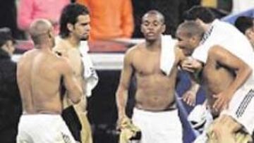 <b>CITA DE BRASILEÑOS. </b>Roberto, Bovio, Robinho, Gabriel y Cicinho.