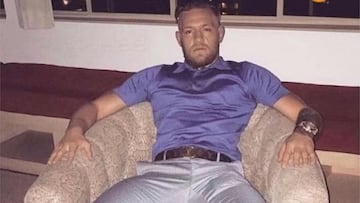 Imagen del montaje de una foto de Conor McGregor que subió Floyd Mayweather para burlarse del irlandés tras su derrota y lesión ante Dustin Poirier en el UFC 264.