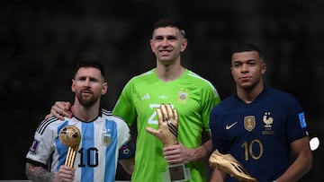 El atacante francés se mostró despreocupado por los festejos del arquero argentino; también felicitó a Messi por la Copa del Mundo.