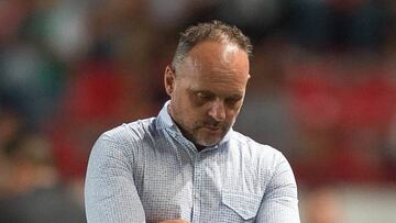 Con la derrota ante Santos Laguna, el DT argentino se despidió del banquillo esmeralda. El nuevo entrenador se dará a conocer durante la semana.