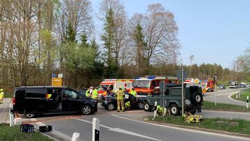 Emergency service workers gather near a car which carried three of Bayern Munich striker Harry Kane's children when it was involved in a crash near Hohenschaeftlarn, south of Munich, Germany, April 8, 2024. Hohenschaeftlarn Volunteer Fire Department/Handout via REUTERS ATTENTION EDITORS - THIS IMAGE WAS PROVIDED BY A THIRD PARTY. MANDATORY CREDIT. NO RESALES. NO ARCHIVES BEST QUALITY AVAILABLE