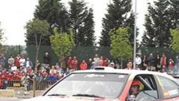 <b>ACROBACIAS. </b>Dani Sordo se mostró confiado con el Xsara como si siempre hubiera llevado un WRC.