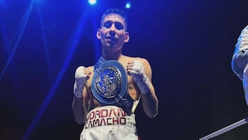 Jordan Camacho con el cinturón EBU Silver del peso supergallo que perdió.