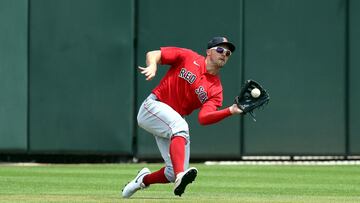 Diving for a fly ball in center field, Adam Duvall injures the same wrist that he had surgery on, leaving Boston in a precarious position.