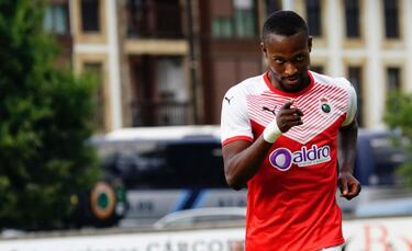 Romo sigue buscando tres fichajes