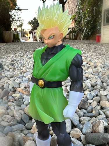 El momentazo de Gohan transformado en SSJ durante la saga Buu, recreado en esta figura