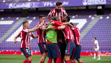 Los jugadores del Atl&eacute;tico celebran el gol de Su&aacute;rez al Valladolid.