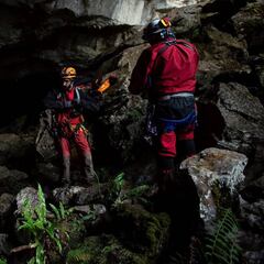 El agua complica el rescate de los espeleólogos atrapados en Cantabria