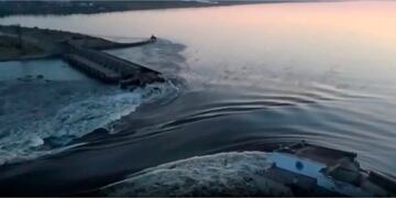 Zelenski ha convocado de urgencia al Consejo de Seguridad Nacional tras la destrucción de la central hidroeléctrica de Nova Kajovk. Ha acusado a los “terroristas rusos”. Las consecuencias pueden ser catastróficas.