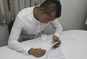 Mala suerte o racha de un jugador que actuando para Junior nunca ganó un partido. El chileno llegó al equipo barranquillero para el segundo semestre de 2016 y por ahora su fútbol ha quedado en deuda.